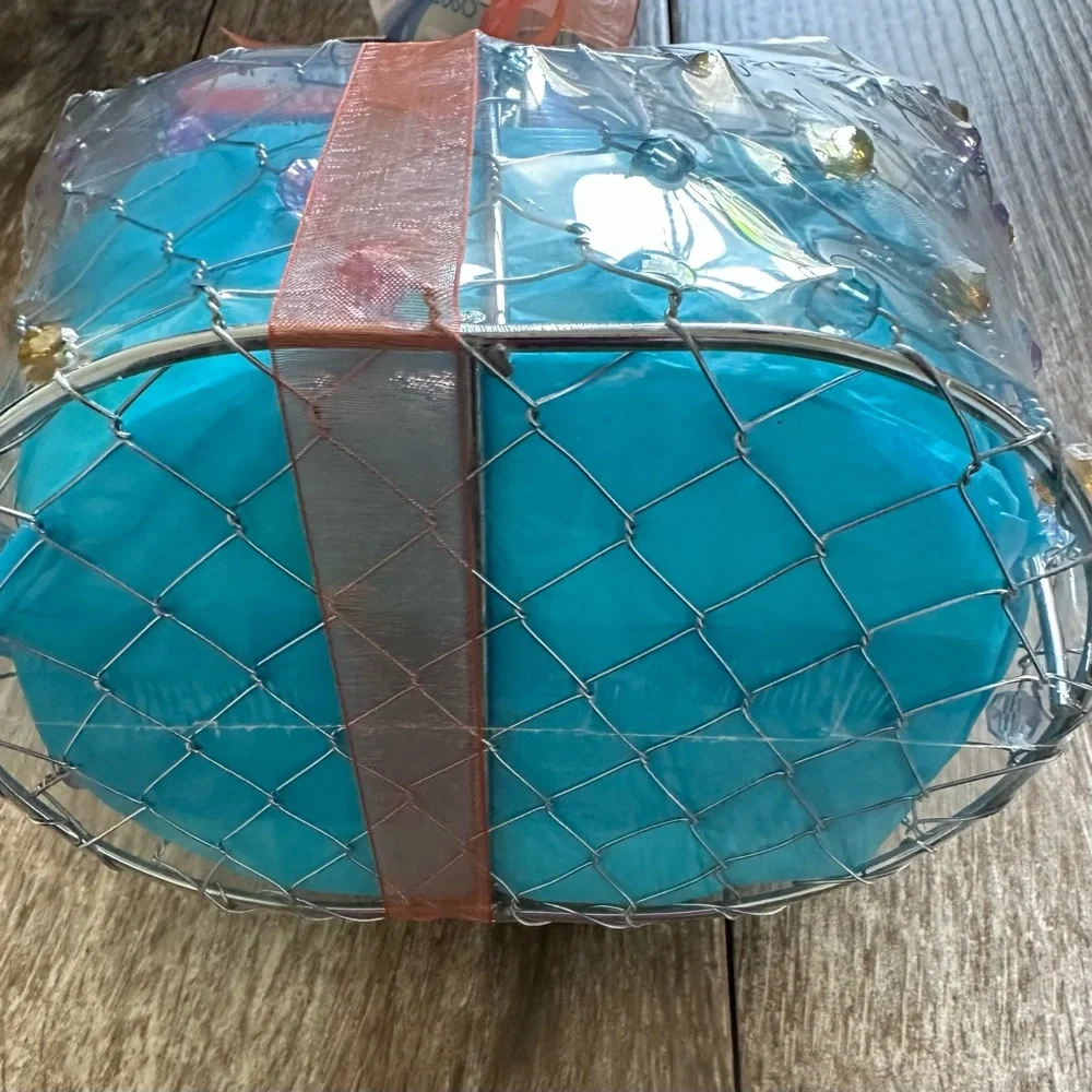 Lovery Ocean Wave Bath & Body Gift Set with bag & bow & gift tag.